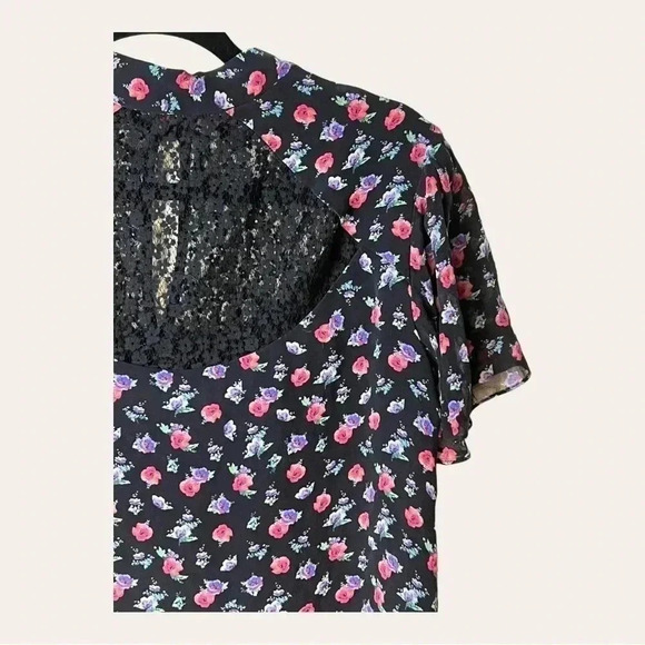 0724. NANETTE LEPORE SHORT FLUTTER SLEEVE BLOUSE FLORAL DESIGN‎ 100% SILK - Picture 3 of 9